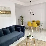 New Gorgeous - Beachfront - 3 Bd Apartment *