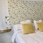 New Gorgeous - Beachfront - 3 Bd Apartment *