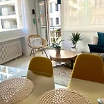 New Gorgeous - Beachfront - 3 Bd Apartment *