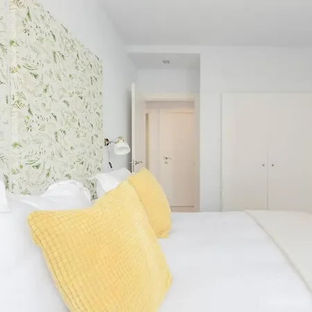 Apartment New Gorgeous - Beachfront - 3 Bd San Sebastian