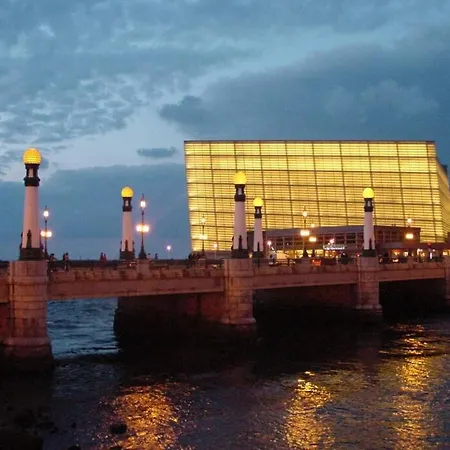 New Gorgeous - Beachfront - 3 Bd شقة