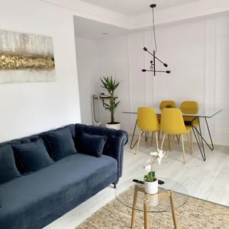 New Gorgeous - Beachfront - 3 Bd Apartment *