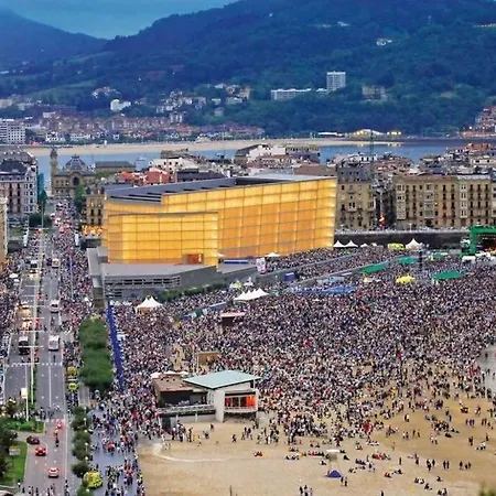Apartment New Gorgeous - Beachfront - 3 Bd San Sebastian