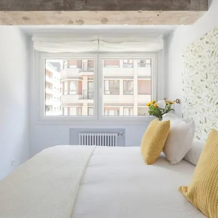 Apartment New Gorgeous - Beachfront - 3 Bd San Sebastian