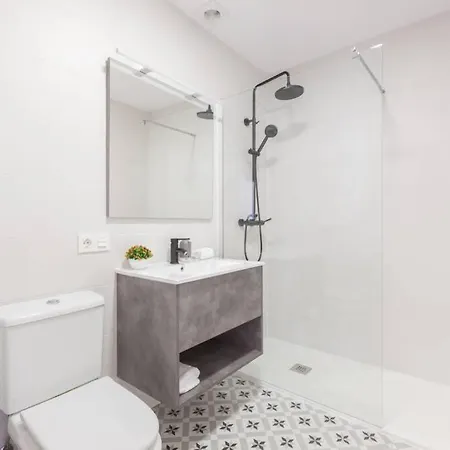 New Gorgeous - Beachfront - 3 Bd Apartment *