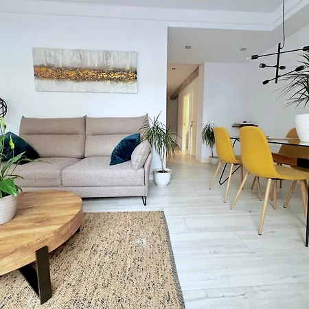 New Gorgeous - Beachfront - 3 Bd * San Sebastián