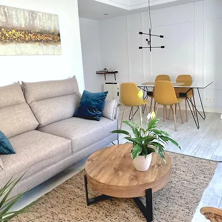 New Gorgeous - Beachfront - 3 Bd Apartment