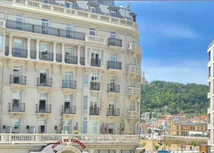 New Gorgeous - Beachfront - 3 Bd *