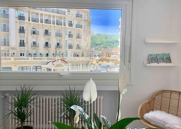 New Gorgeous - Beachfront - 3 Bd *