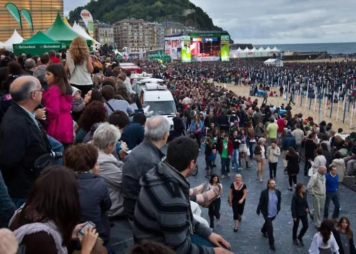 New Gorgeous - Beachfront - 3 Bd * San Sebastián