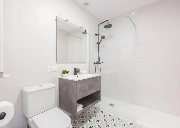 New Gorgeous - Beachfront - 3 Bd Apartment *